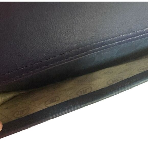 London Fog Daisy Large Size Embossed Navy Wallet Wristlet Crossbody Retail $58 N - Picture 5 of 7